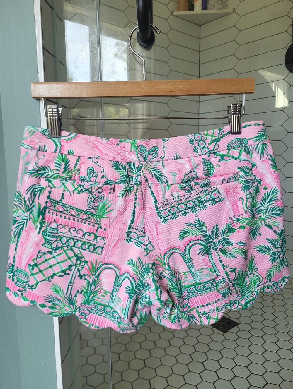 Lilly Pulitzer Shorts Size 2 - Picture 2 of 5